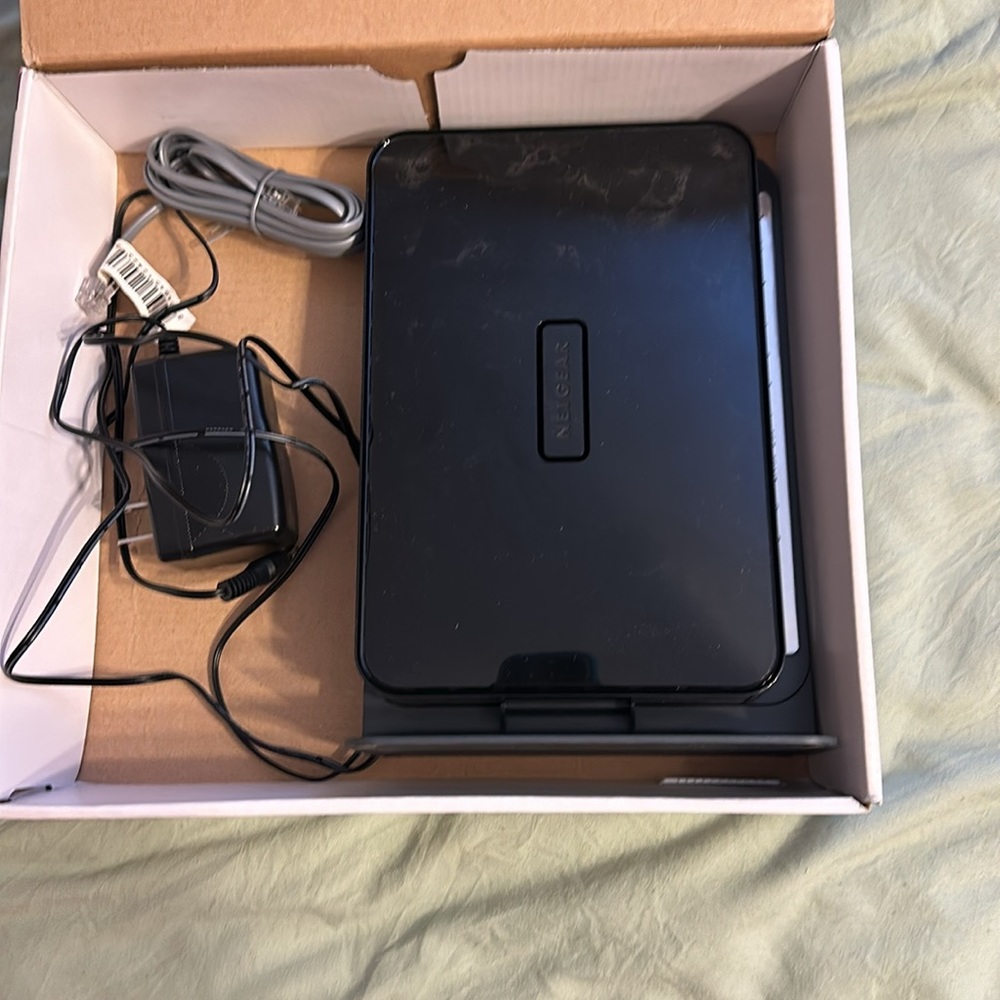 Netgear N750 Wireless Dual Band Gigabit Router - Picture 4 of 5